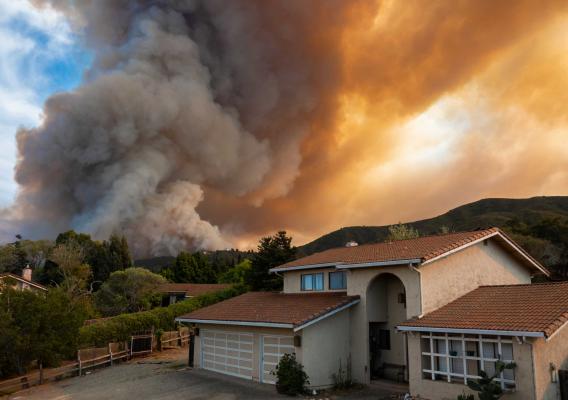 A house near a wildfire