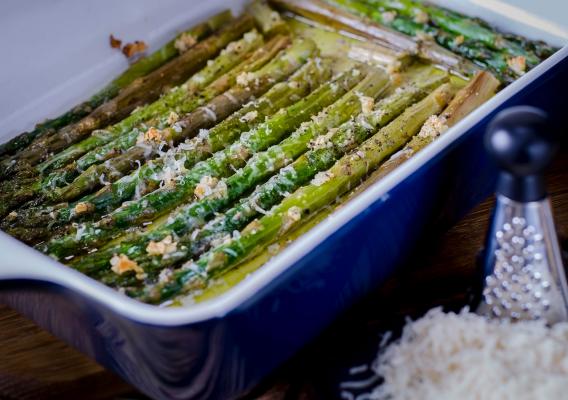 Cheesy asparagus parmesan in a dish